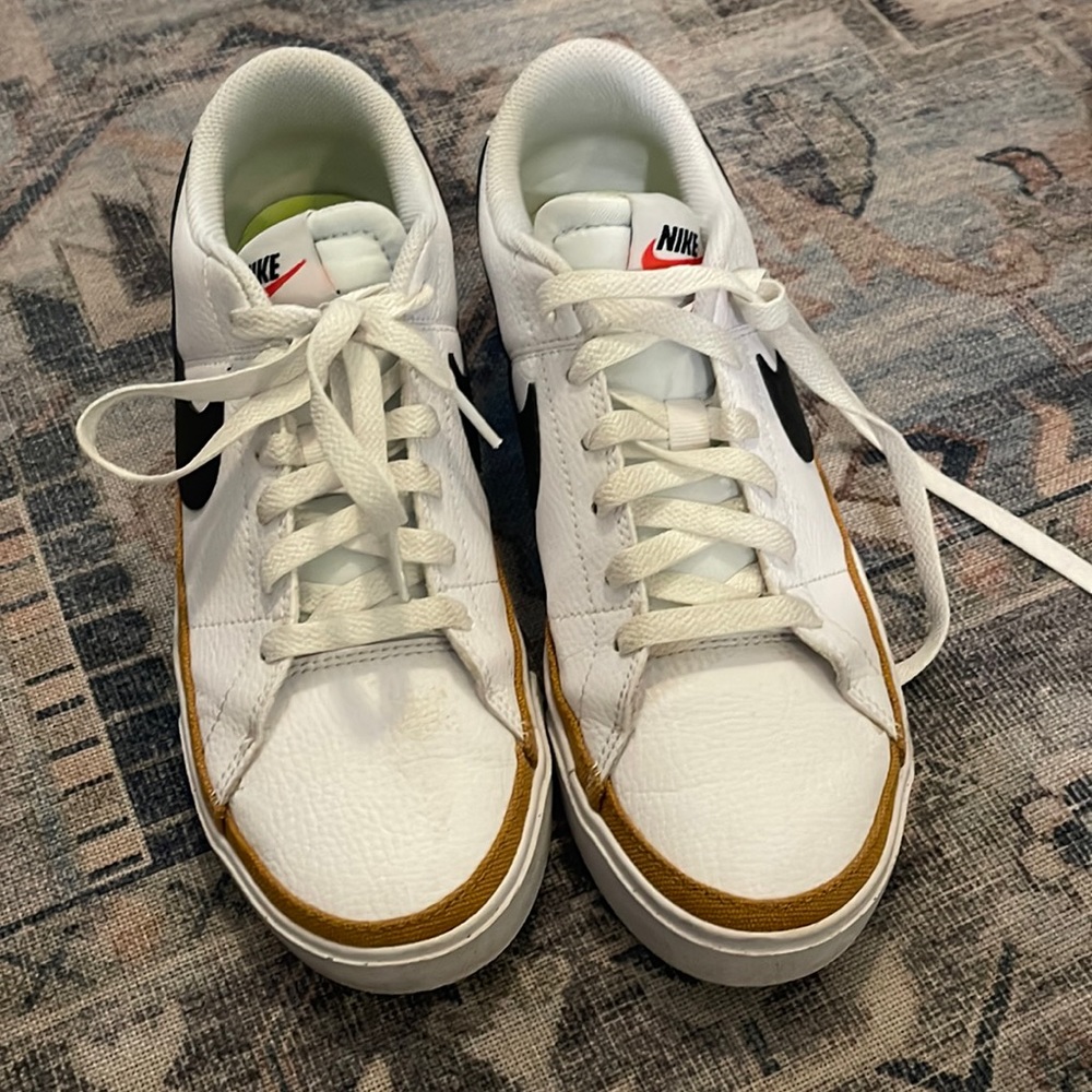 Nikes- Womens Court Legacy